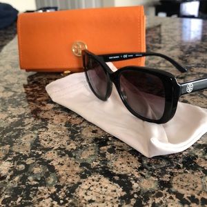 Tory Burch sunglasses 🕶